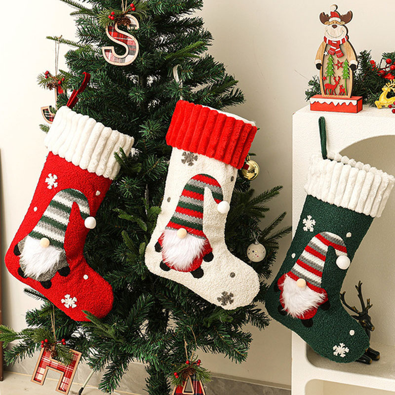 Christmas Stocking Hanging - ถุงเท้าคริสต์มาสผ้ากำมะหยี่แบบใหม่, ถุงของขวัญคริสต์มาส, ของตกแต่งแขวนต้นไม้สำหรับงานปาร์ตี้วันหยุดฤดูหนาวและตกแต่งบ้าน ﻿
